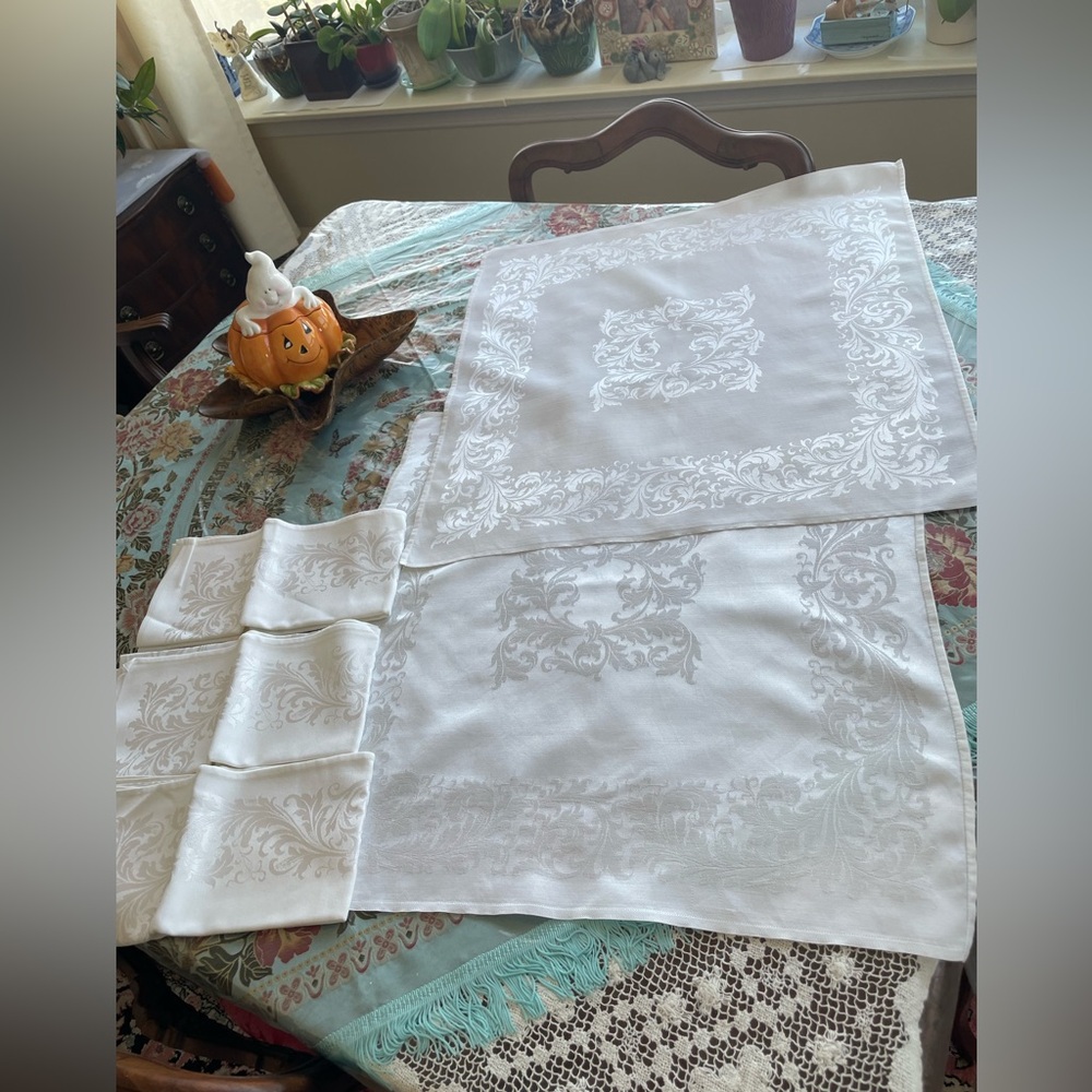 Vintage Elegant White 2 sided Damask serviettes napkins X5